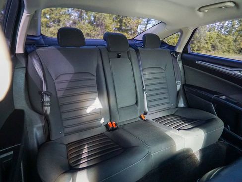 Used 2018 Ford Fusion SE w/ Fusion SE Technology Package FWD image 28