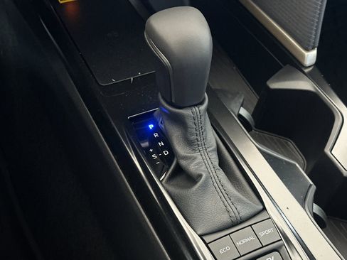 New 2026 Toyota Camry Hybrid FWD image 18