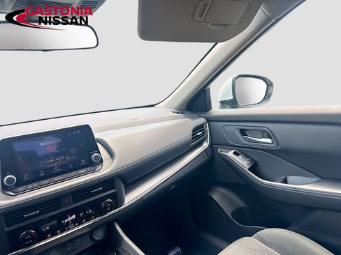 Used 2025 Nissan Rogue SV FWD image 30
