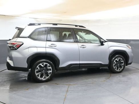 Used 2025 Subaru Forester Premium AWD/4WD image 6