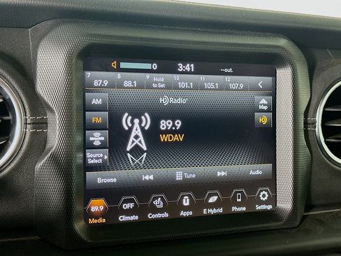 Used 2023 Jeep Wrangler Unlimited Sahara w/ Cold Weather Group AWD/4WD image 21