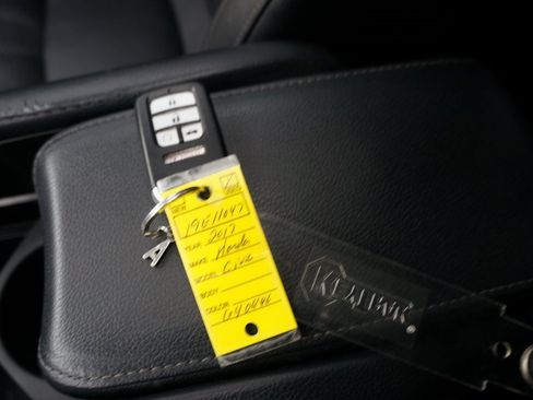 Used 2017 Honda Civic Touring image 2