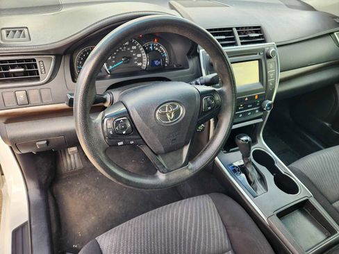 Used 2015 Toyota Camry LE image 2