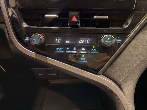 Used 2024 Toyota Camry SE image 23