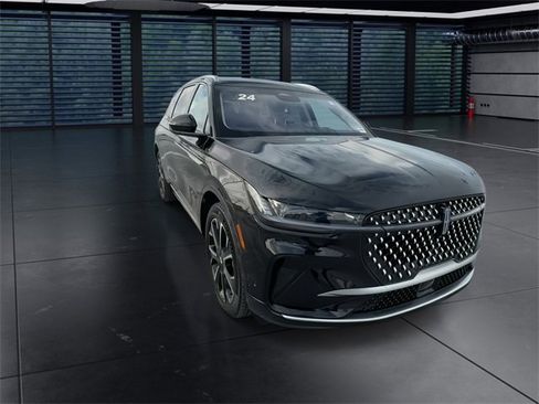 Used 2024 Lincoln Nautilus Reserve image 2