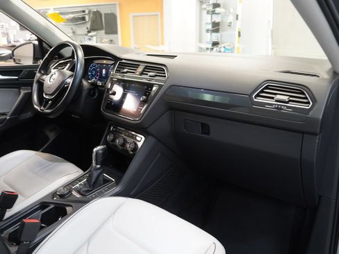 Used 2018 Volkswagen Tiguan SEL Premium w/ 3rd Row Seat Package AWD/4WD image 38
