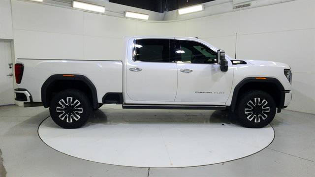 Used 2024 GMC Sierra 2500 Denali Ultimate AWD/4WD image 9