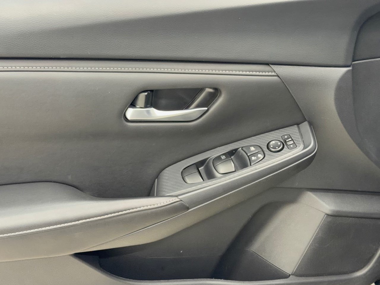 Used 2025 Nissan Sentra SV FWD image 14
