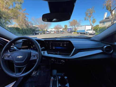 Used 2025 Chevrolet Trax LT image 31