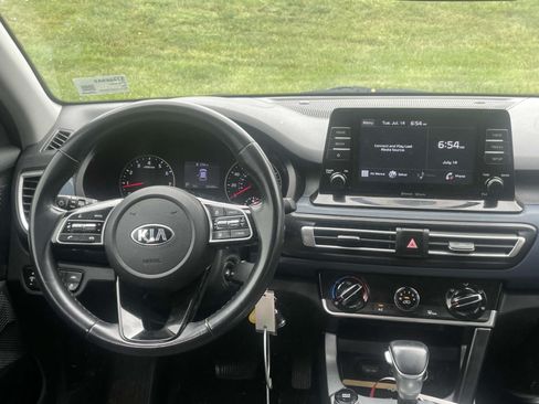 Used 2021 Kia Seltos S FWD image 11