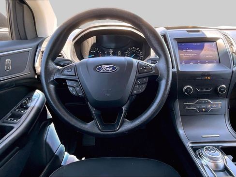 Used 2020 Ford Edge SE FWD image 5