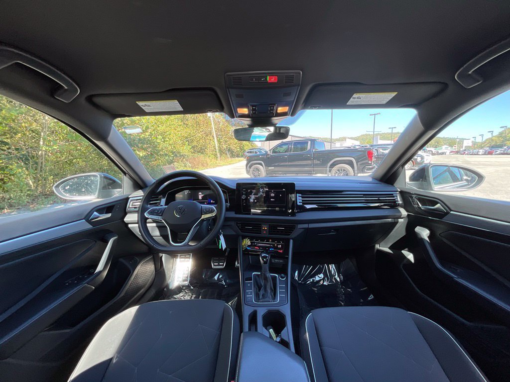 Used 2025 Volkswagen Jetta Sport FWD image 15