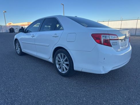 Used 2013 Toyota Camry XLE w/ Leather Pkg image 3