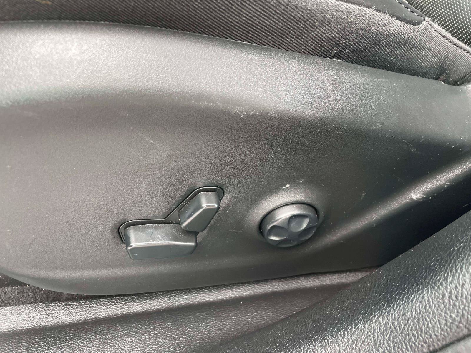 Used 2019 Jeep Cherokee Limited AWD/4WD image 13