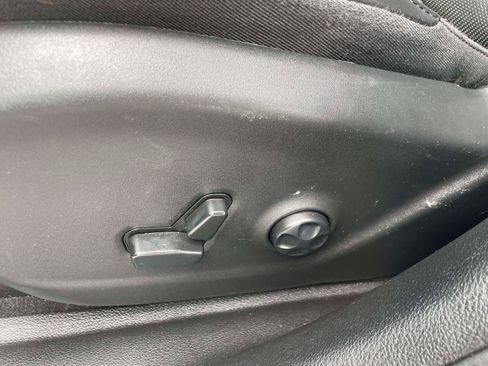 Used 2019 Jeep Cherokee Limited AWD/4WD image 13