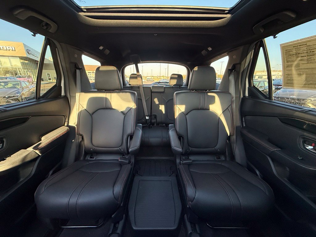 Used 2025 Honda Pilot TrailSport image 31