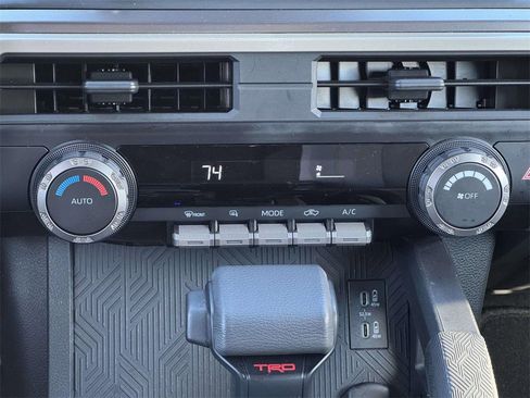 Used 2025 Toyota Tacoma TRD Off-Road image 4