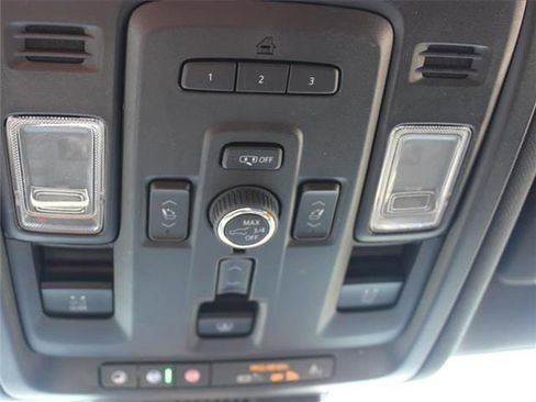 Used 2023 Chevrolet Suburban Z71 image 19