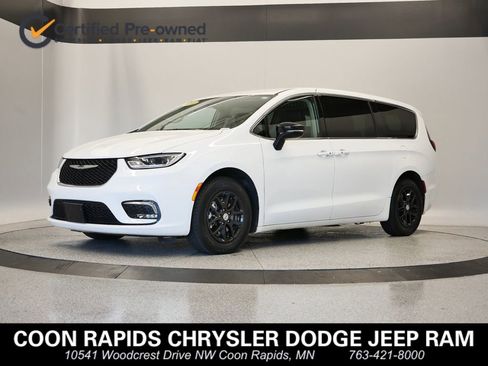 Used 2024 Chrysler Pacifica Touring-L image 1