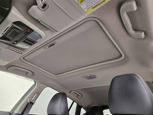 New 2025 Subaru Crosstrek 2.0i Premium image 9