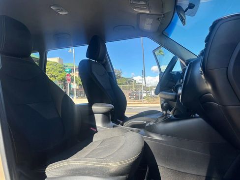 Used 2014 Kia Soul + image 9