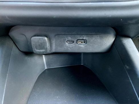 Used 2020 Subaru Forester Limited w/ Popular Package #3 image 34