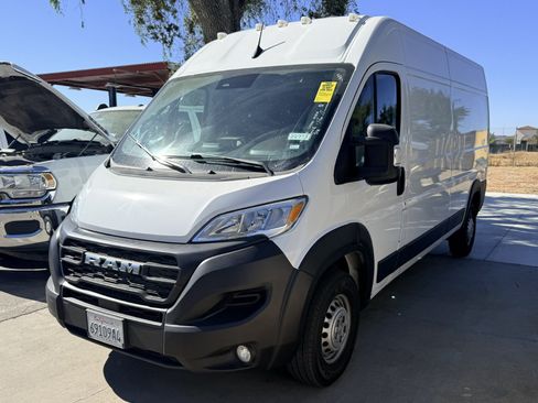 Used 2025 RAM ProMaster 2500 w/ Convenience Group FWD image 3
