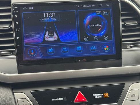 Used 2018 Hyundai Elantra SE image 13