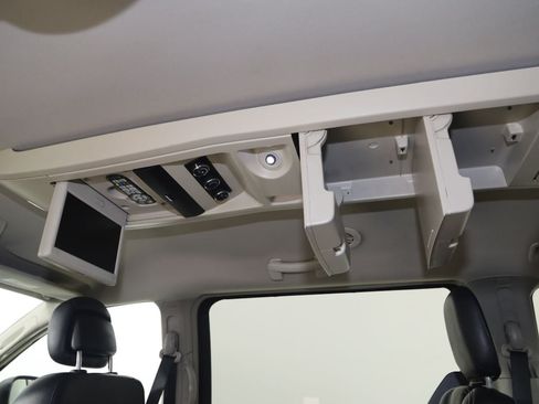 Used 2013 Chrysler Town & Country Touring FWD image 46