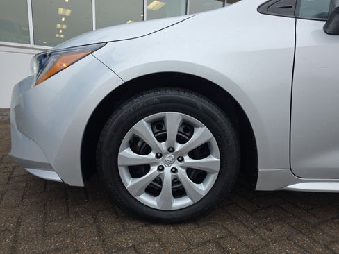 Used 2021 Toyota Corolla LE image 10