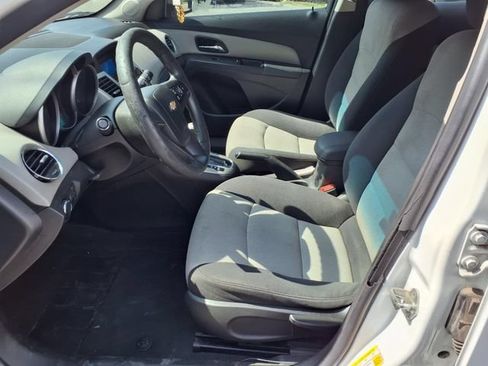 Used 2015 Chevrolet Cruze LS FWD image 10