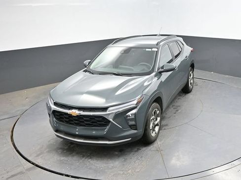 Used 2025 Chevrolet Trax LT FWD image 31