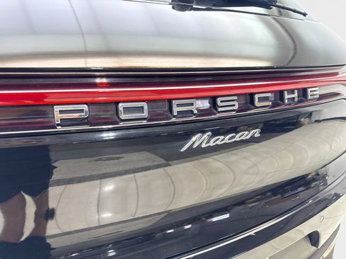 Used 2019 Porsche Macan AWD/4WD image 21