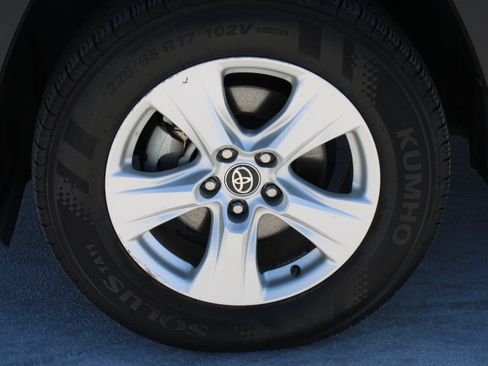 Certified 2021 Toyota RAV4 XLE w/ Convenience Package image 9