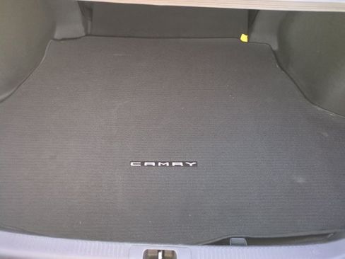 Used 2022 Toyota Camry SE w/ Carpet Mat Package (TMS) FWD image 6