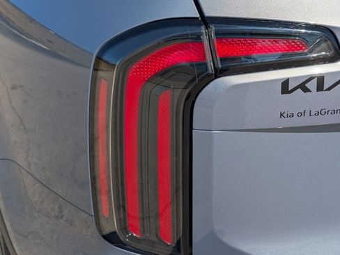 Used 2024 Kia Telluride EX w/ EX Captain's Chair Package image 10