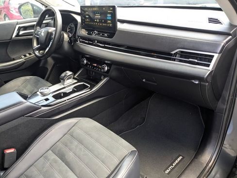 Used 2025 Mitsubishi Outlander SE AWD/4WD image 27