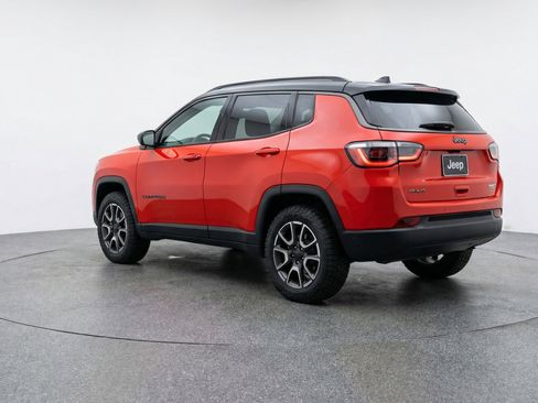 Used 2025 Jeep Compass Trailhawk image 6