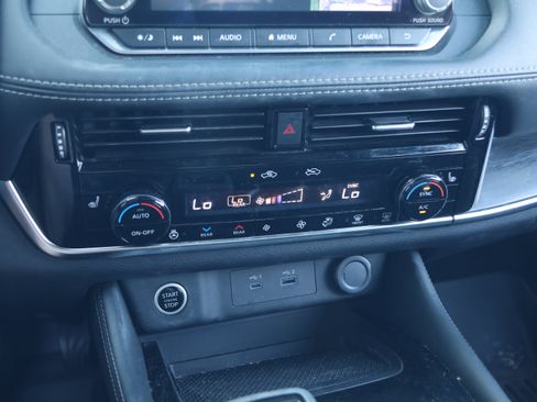 Used 2021 Nissan Rogue SL FWD image 26