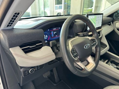 Certified 2025 Ford Explorer Active w/ Active Comfort Package RWD image 18