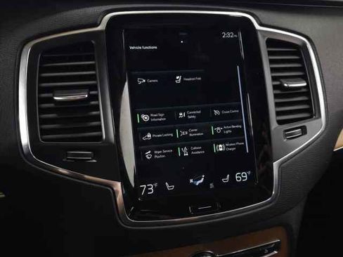 Used 2021 Volvo XC90 T6 Momentum w/ Climate Package image 28