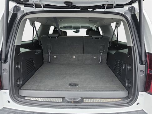 Used 2019 Chevrolet Suburban LT image 14