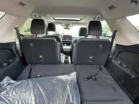 New 2026 Nissan Pathfinder SL AWD/4WD image 15