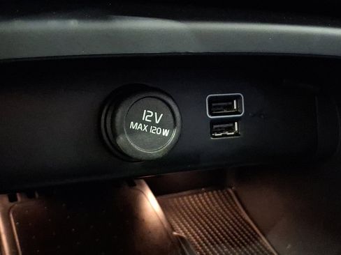 Used 2022 Volvo XC40 T5 R-Design w/ Climate Package image 26