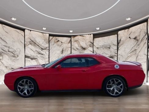 Used 2015 Dodge Challenger SXT Plus w/ Technology Group RWD image 4