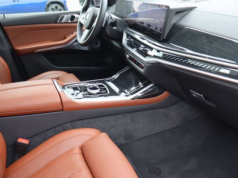 Used 2025 BMW X7 M60i AWD/4WD image 26