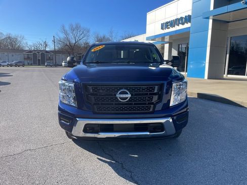 Used 2024 Nissan Titan SV w/ SV Convenience Package image 2