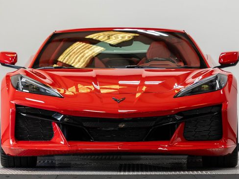Used 2025 Chevrolet Corvette Z06 RWD image 5