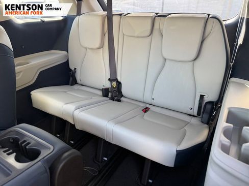 Used 2025 Kia Carnival EX image 43