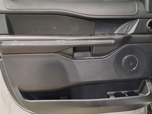 Used 2019 Ford Expedition XLT image 9